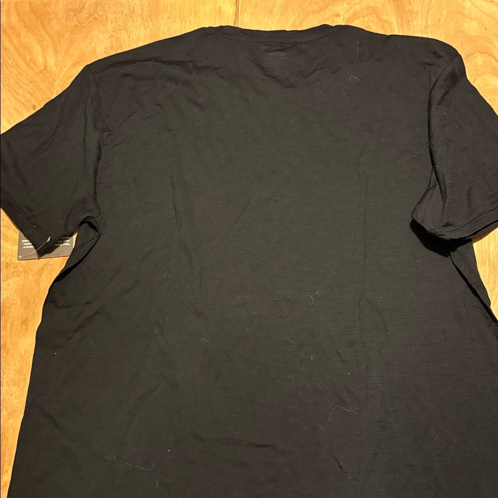 New Icebreaker Men's Black Tee with Mountain Design - Picture 5 of 6